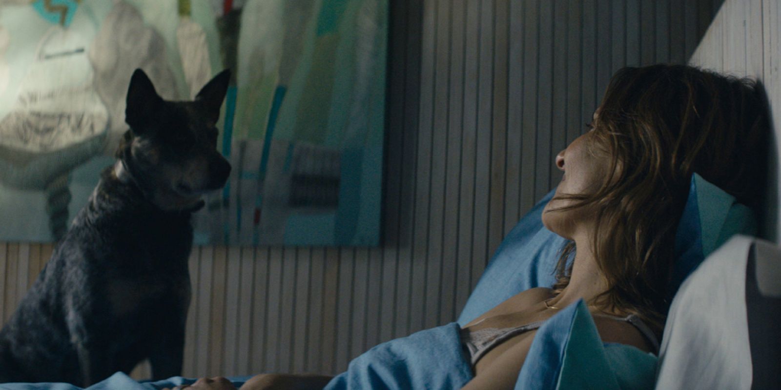 Fotograma de Los perros, película premiada por Radio Exterior