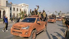 El Ejército sirio repliega sus unidades de dos regiones sureñas y los rebeldes controlan el 80% de Deraa