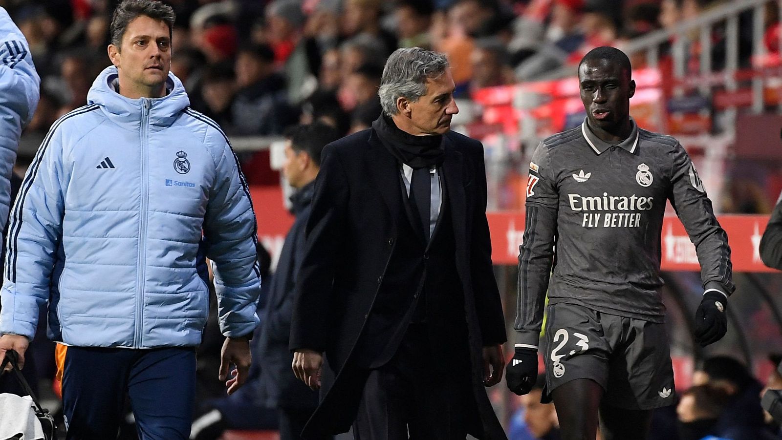 Mendy se retira lesionado del partido contra el Girona