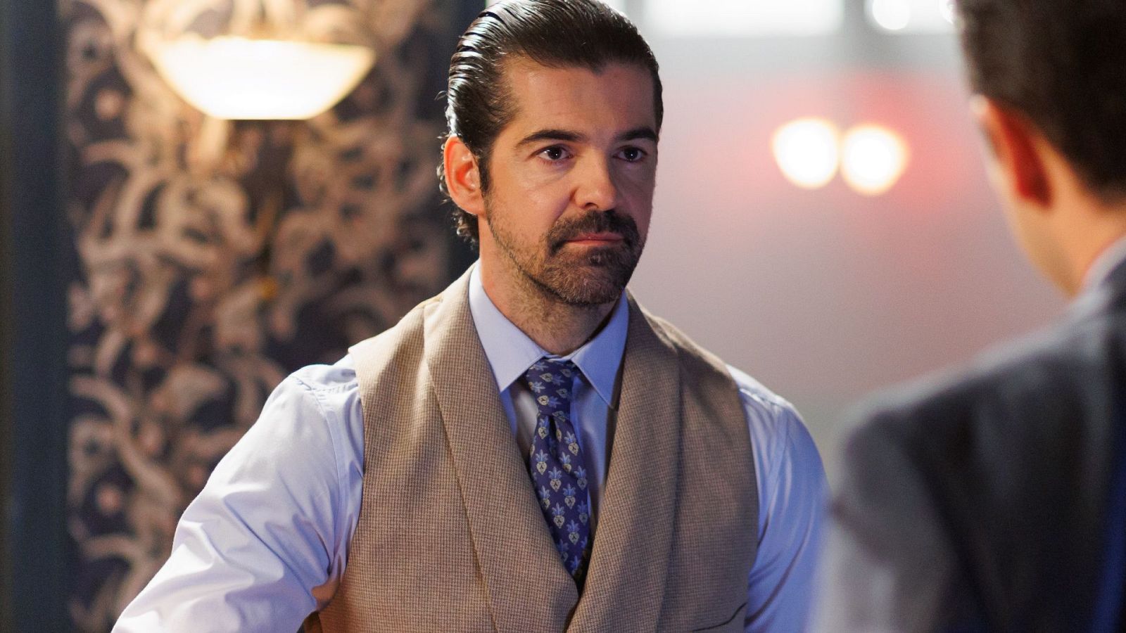 Iván chantajea a César