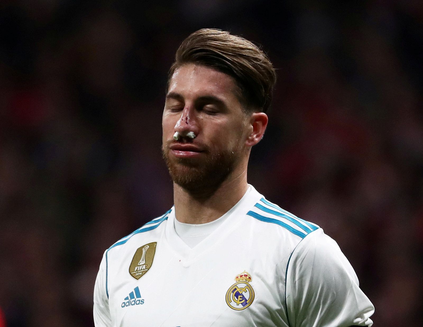 Ramos se marchó del partido con la nariz rota.