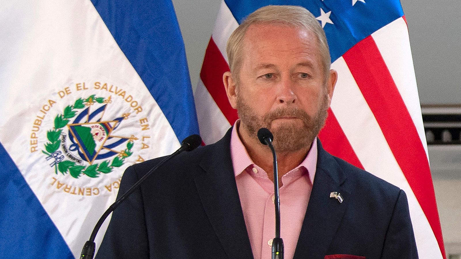 El exembajador estadounidense en El Salvador, Ronald Douglas Johnson