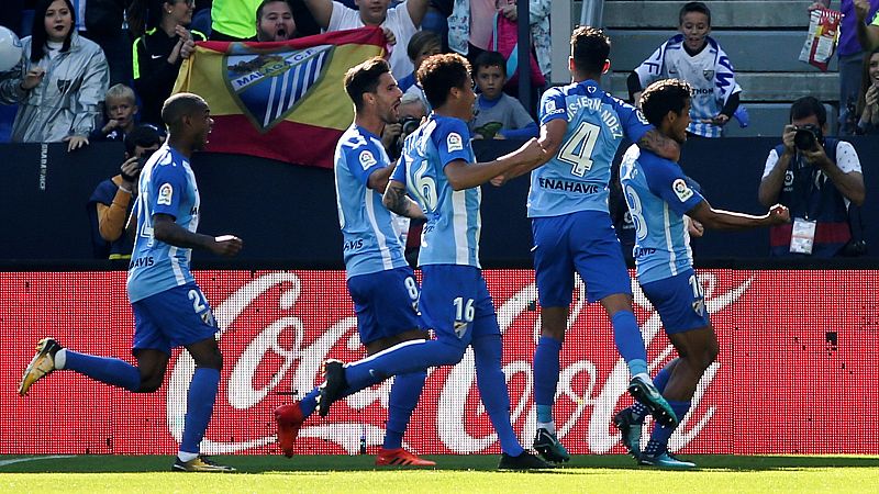 El Málaga remonta al Deportivo