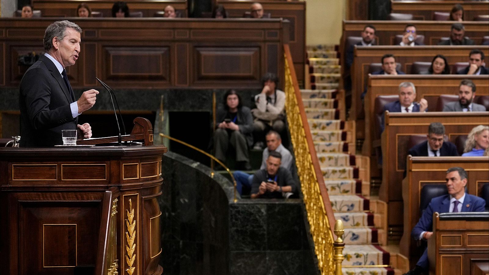 El líder del PP, Alberto Núñez Feijóo, en el Congreso, replicando al presidente del Gobierno, Pedro Sánchez