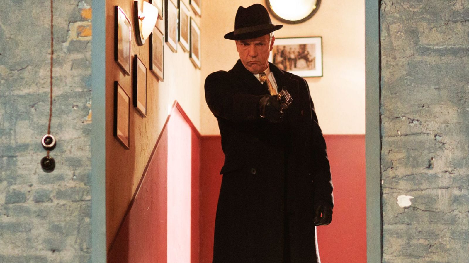 Emiliano intenta acabar con la vida de César