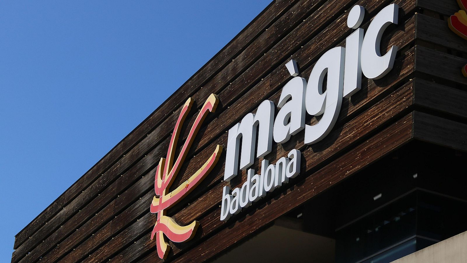 Rètol del centre comercial Màgic de Badalona