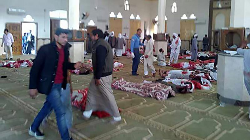Un ataque contra una mezquita mata a 235 personas en Egipto, el atentado más mortífero de su historia reciente