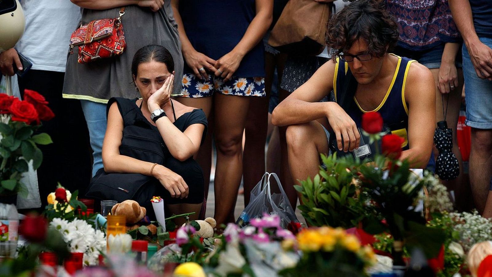 Imagen de archivo de un homenaje a las víctimas tras el doble atentado en Cataluña