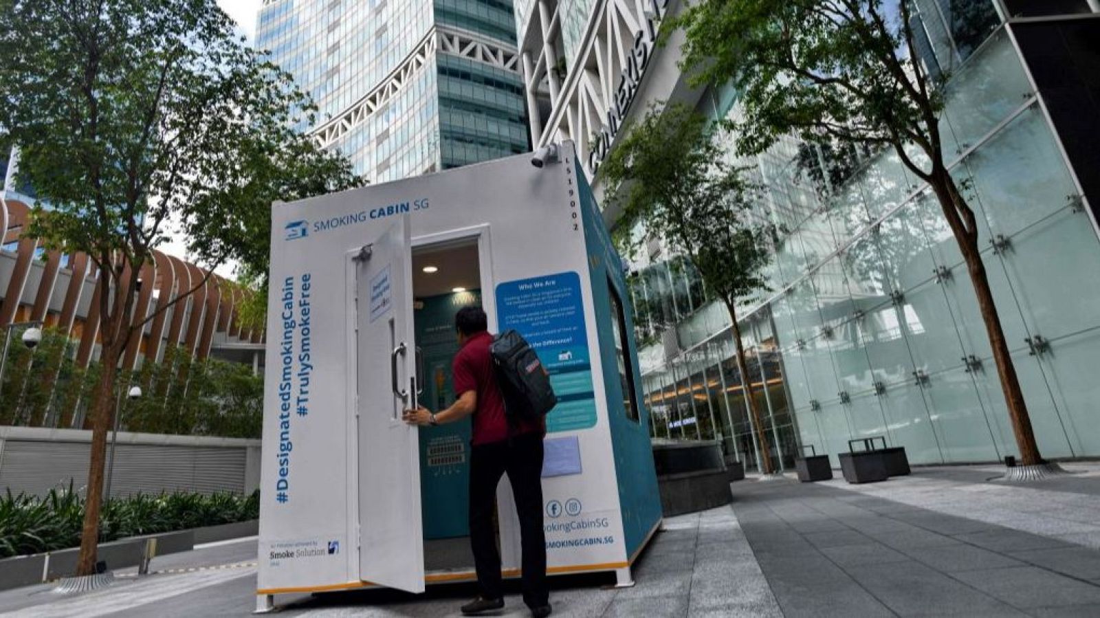 Una de les primeres cabines per a fumadors que ja s'han instal·lat al districte 22@ de Barcelona