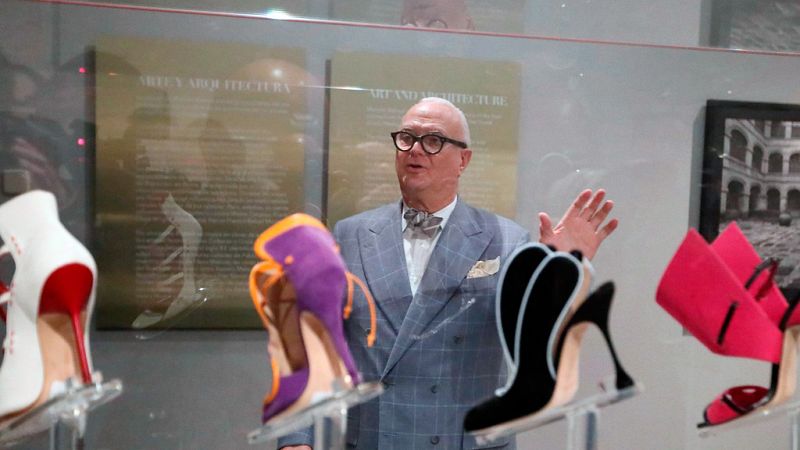 Manolo Blahnik expone sus 'manolos' en Madrid