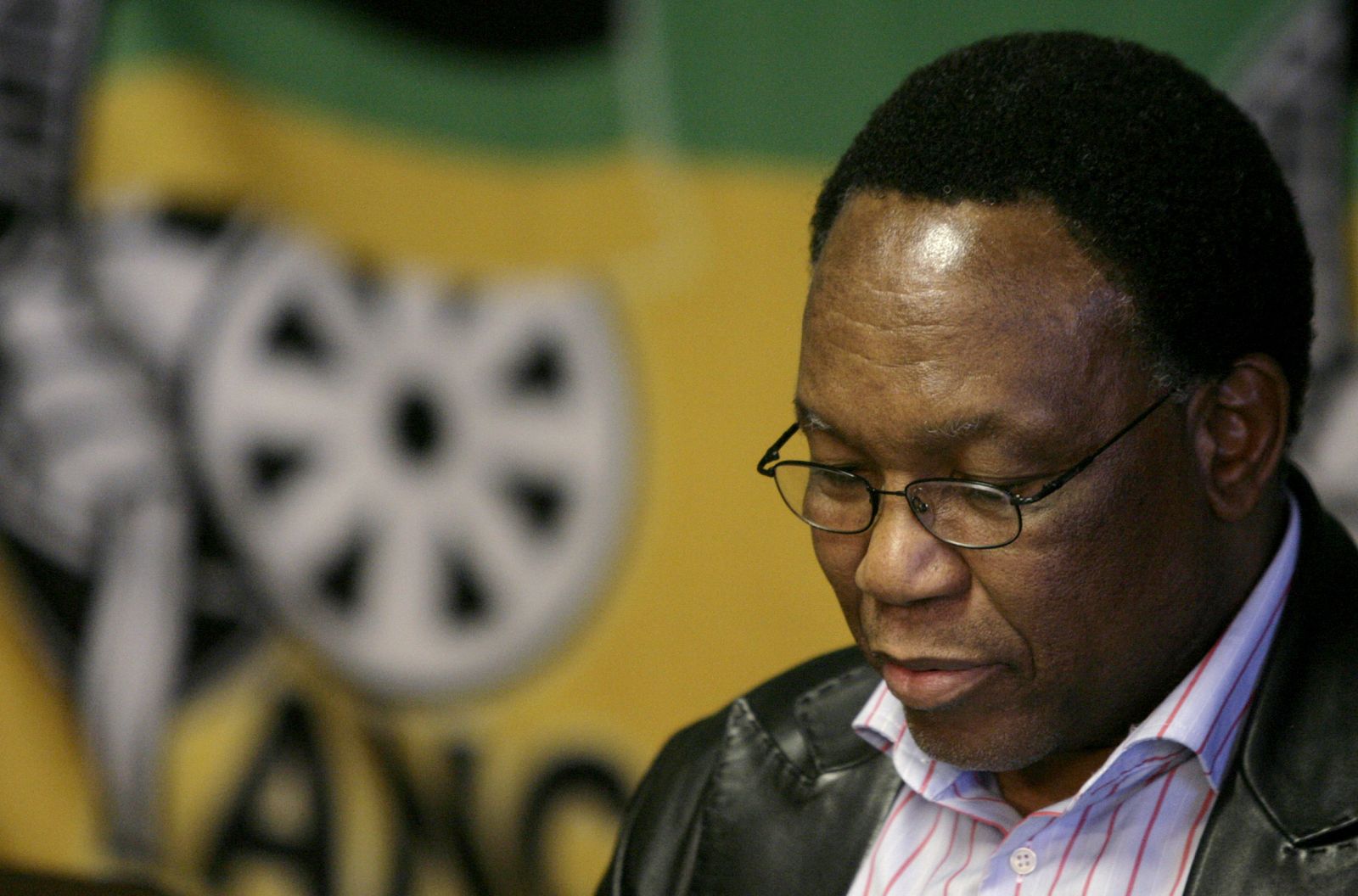 Kgalema Motlanthe atiende a los medios