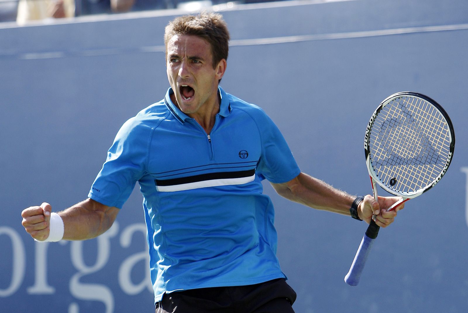 A Robredo le bastaron dos sets para deshacese del checo Minar.