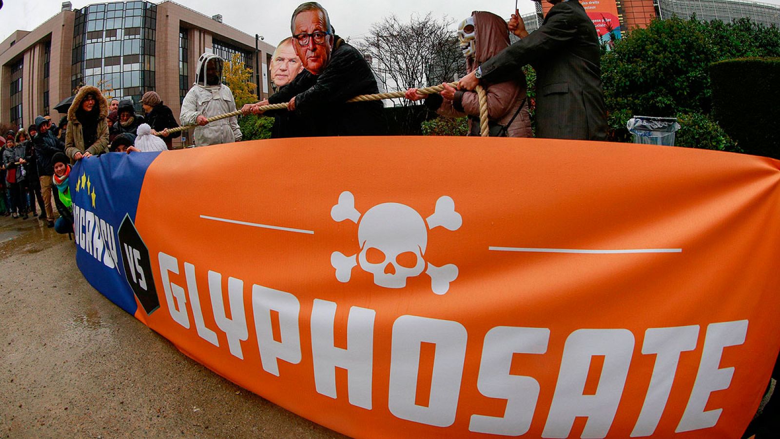 La UE acuerda prolongar el uso del glifosato por cinco años más