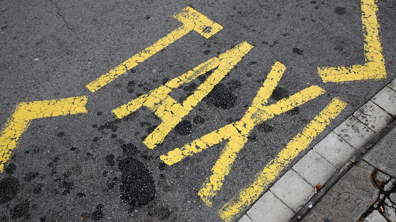 Fomento anuncia el retraso en las normas de regulación de los VTC el mismo día de la huelga de taxis