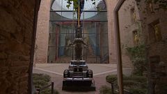 El Teatre-Museu Dalí a Figueres: art dins i fora l'edifici