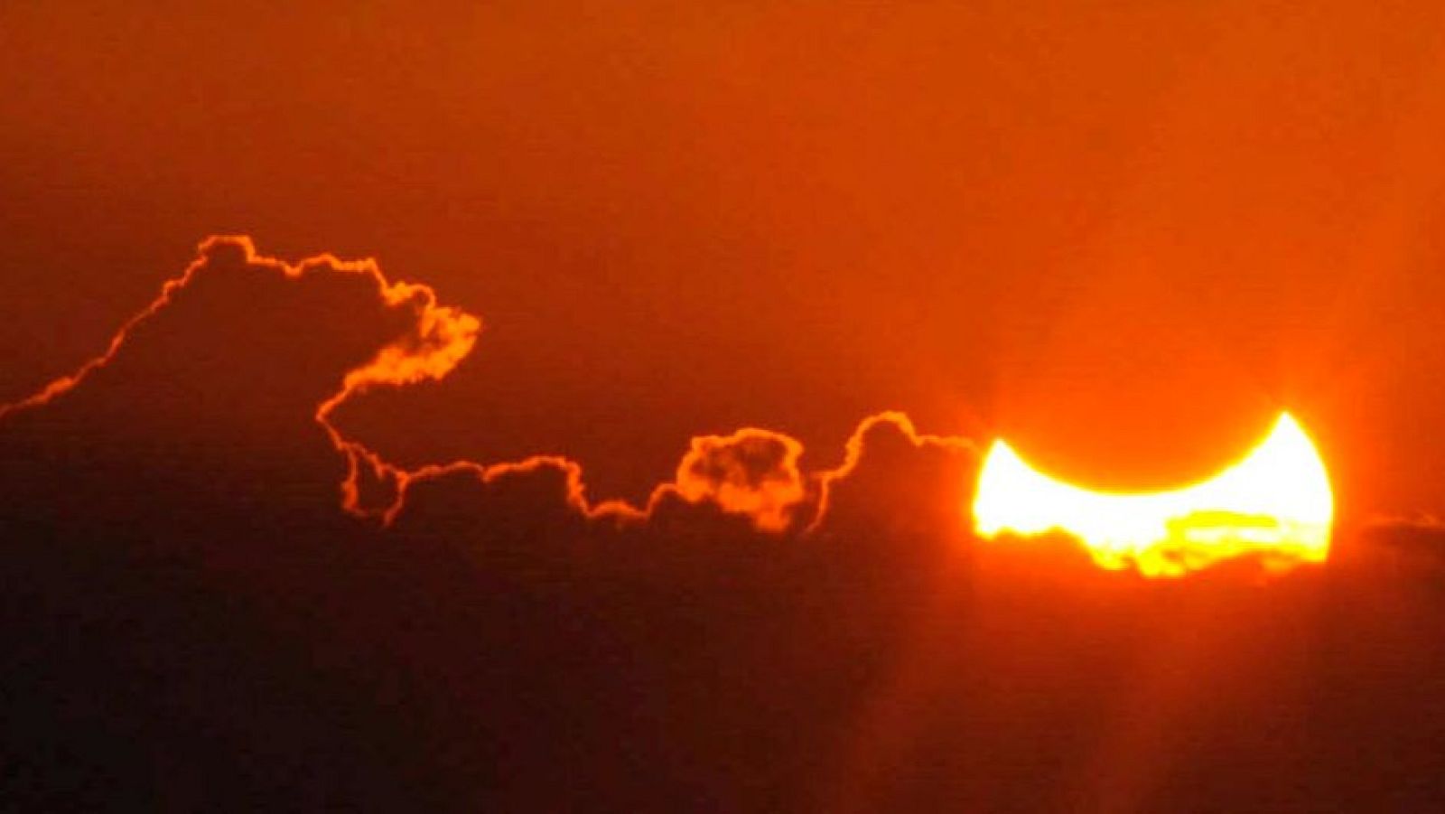 Calendario astronómico 2025: Este 2025 habrá un eclipse solar parcial y 2 de luna totales