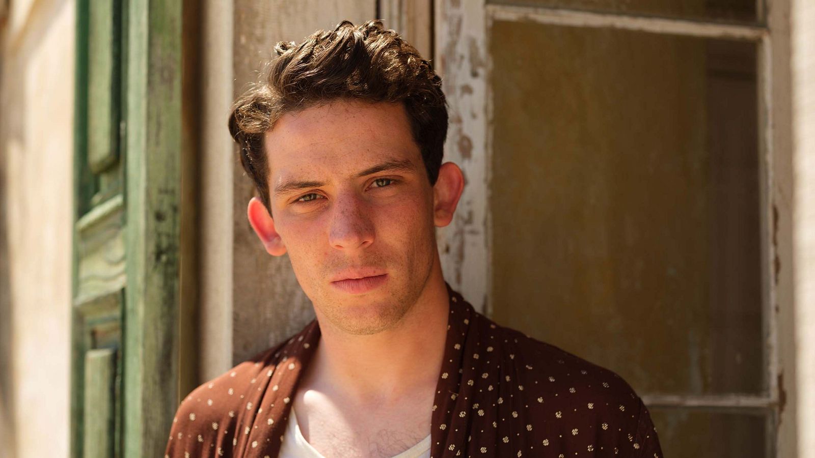 Sid Gentle Productions THE DURRELLS Series 3 on ITV Episode 1 Pictured: JOSH O'CONNOR as Larry Durrell. This photograph is (C) SID GENTLE PRODUCTIONS/iTV and can only be reproduced for editorial purposes directly in connection with the programme or event mentioned above. Once made available by ITV plc Picture Desk, this photograph can be reproduced once only up until the transmission [TX] date and no reproduction fee will be charged. Any subsequent usage may incur a fee. This photograph must not be manipulated [excluding basic cropping] in a manner which alters the visual appearance of the person photographed deemed detrimental or inappropriate by ITV plc Picture Desk. This photograph must not be syndicated to any other company, publication or website, or permanently archived, without the express written permission of ITV Plc Picture Desk. Full Terms and conditions are available on the website www.itvpictures.com For further information please contact: Patrick.smith@itv.com 0207 1573044