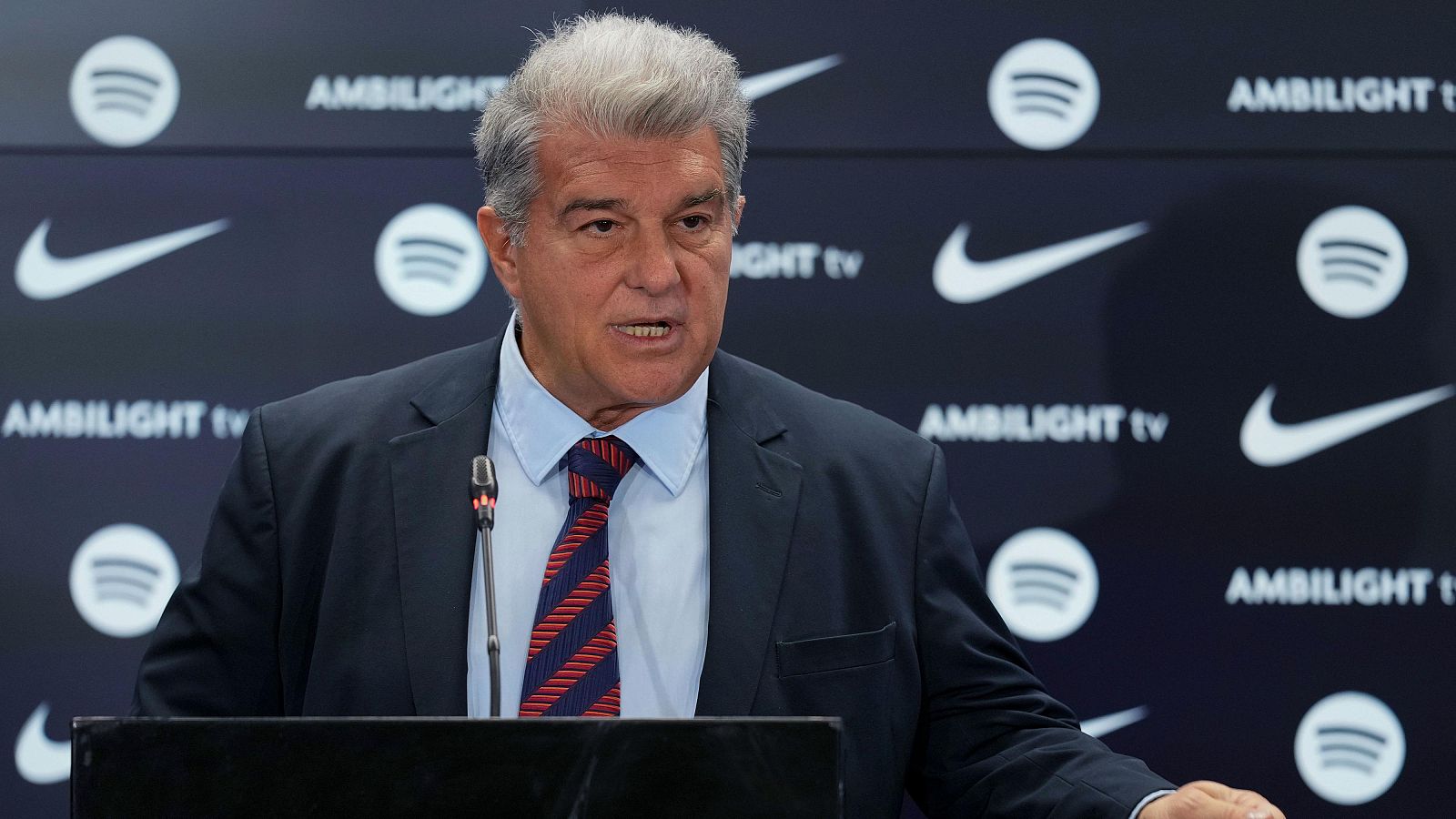 Joan Laporta compareix davant la premsa per explicar l'actuació del club en el cas de les inscripcions de Dani Olmo i Pau Víctor