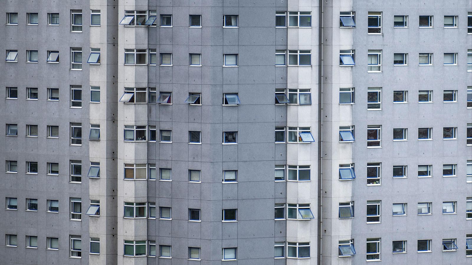 El precio del alquiler podrá subir un 2,28% con el nuevo índice de referencia: vista de un bloque de viviendas en Ourense