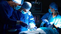 España realiza los dos primeros trasplantes de corazón de donantes con hepatitis C