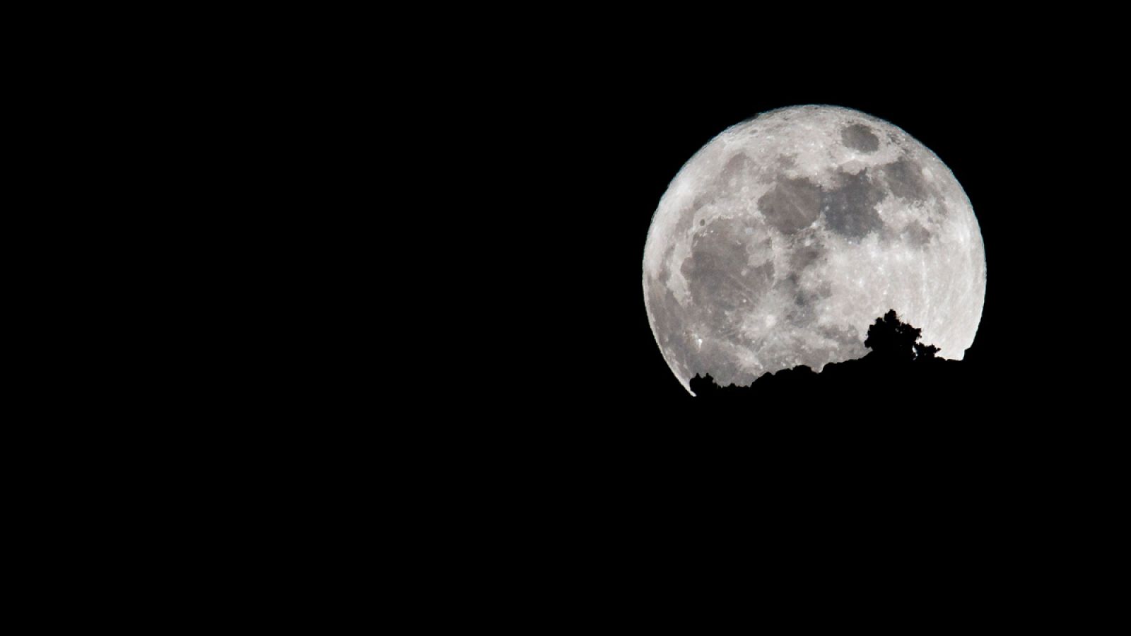 La Superluna en el Valle del Golfo, La Frontera, en la isla de El Hierro, en noviembre de 2016