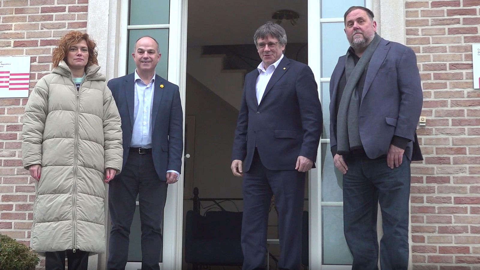 El president de Junts, Carles Puigdemont, i el secretari general de Junts, Jordi Turull, reben al president d'ERC, Oriol Junqueras, i la secretaria general d'ERC, Elisenda Alamany, a Waterloo
