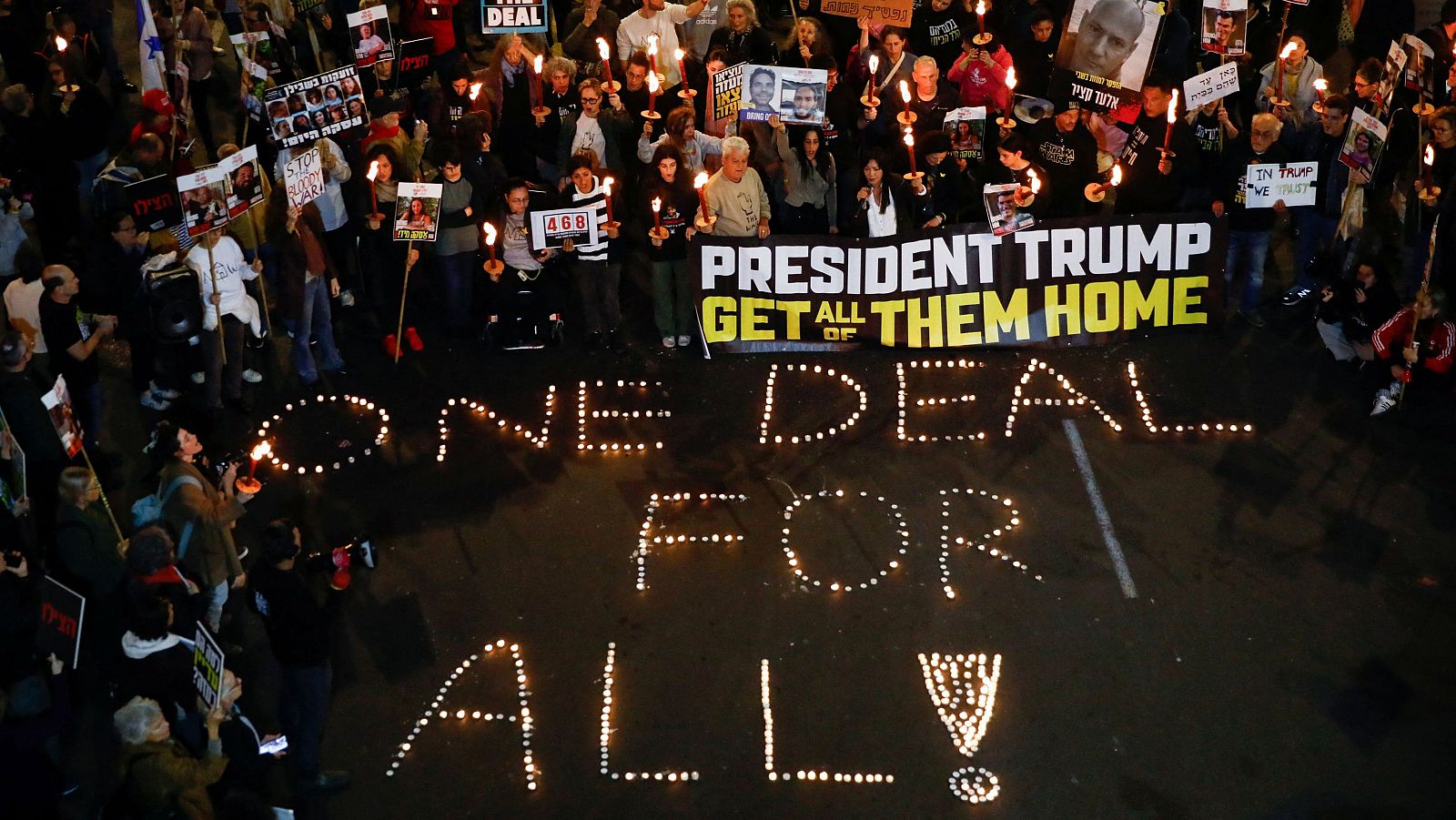Partidarios y familiares israelíes de los rehenes secuestrados por Hamás se manifiestan en Tel Aviv