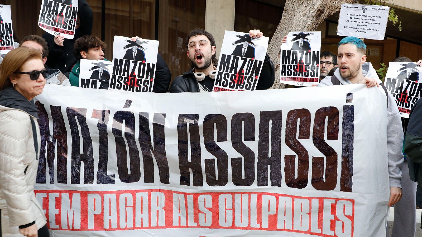 Estudiantes piden "hacer pagar a los culpables" por la gestión de la dana en Valencia