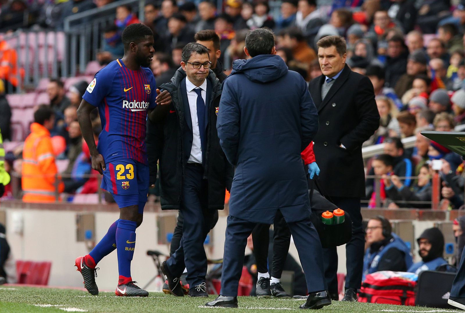 El central del Barcelona se ha lesionado en el partido ante el Celta.