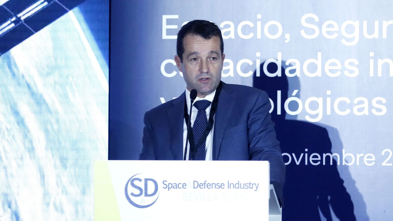 Indra debate el nombramiento de Ángel Escribano como presidente de la compañía