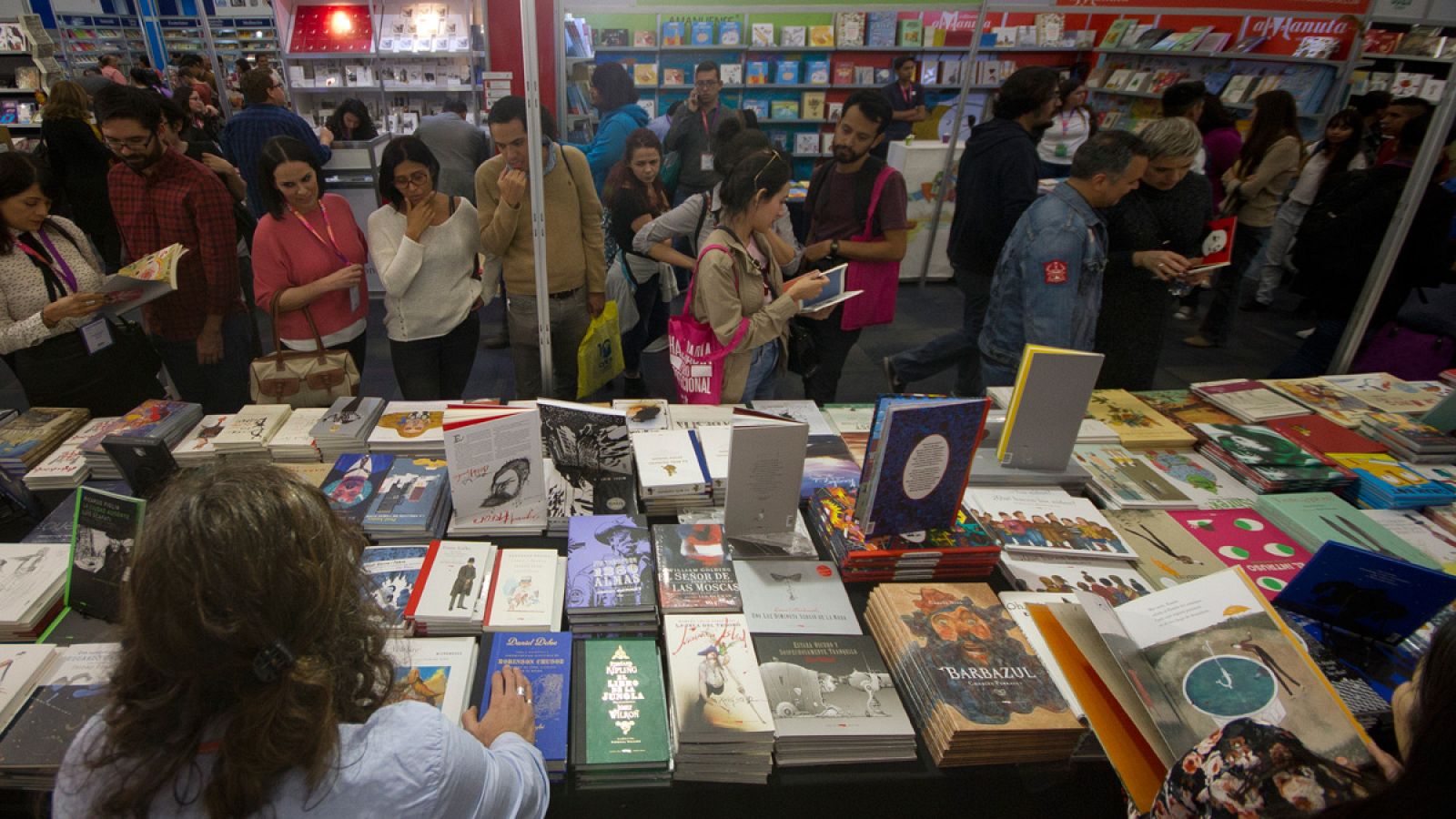 Visitantes en la Feria Internacional del Libro de Guadalajara