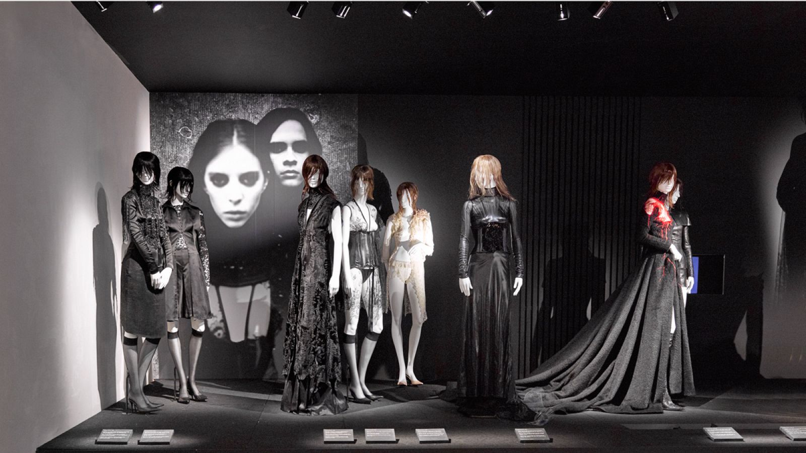 Exposición de Olivier Theyskens