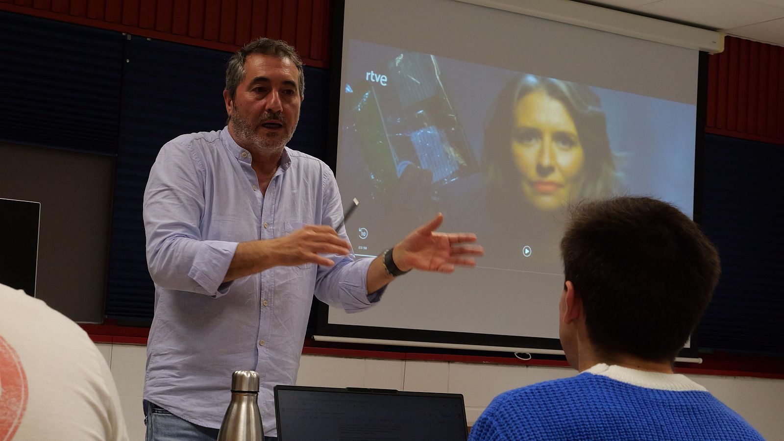 Ángel Barroso: “Lo mejor es tratar temas universales a través de pequeñas historias”