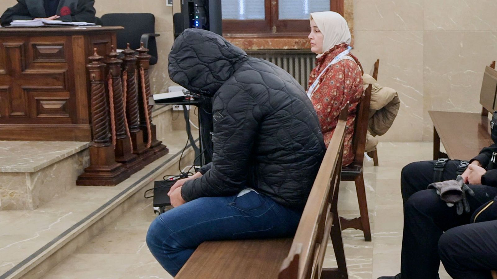 Juicio contra hombre que mató a su mujer embarazada y a su hijo de 7 años