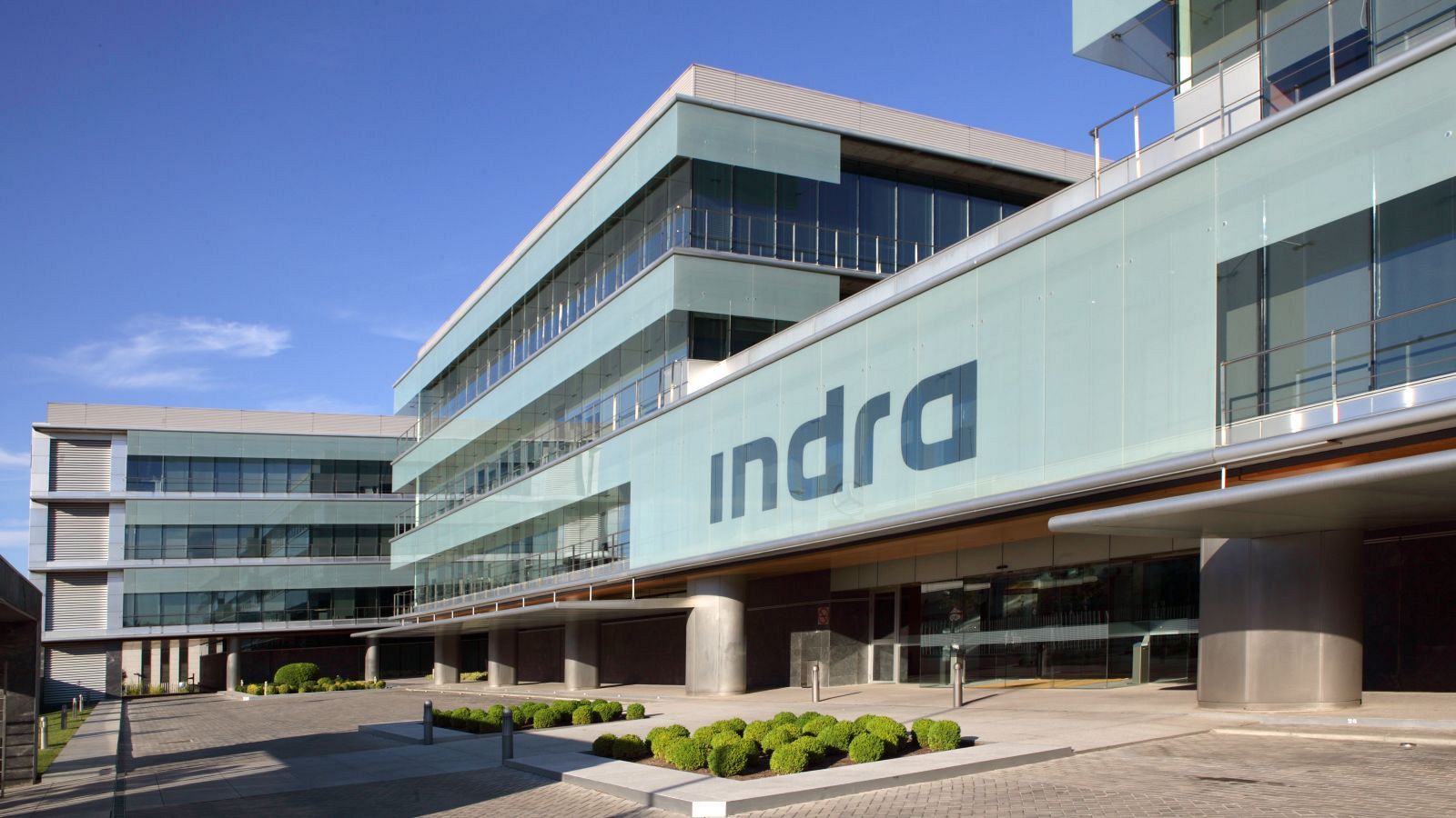 Indra compra el 89,7% de Hispasat a Redeia por 725 millones de euros