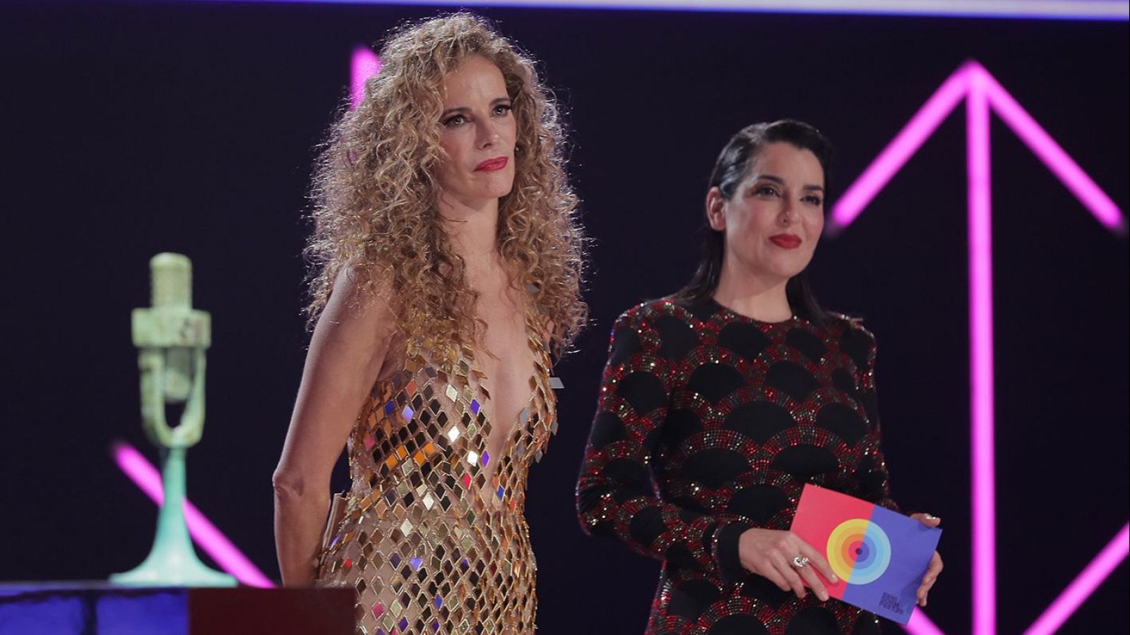 Paula Vázquez se emociona en el Benidorm Fest al acordarse de su padre fallecido en 2023