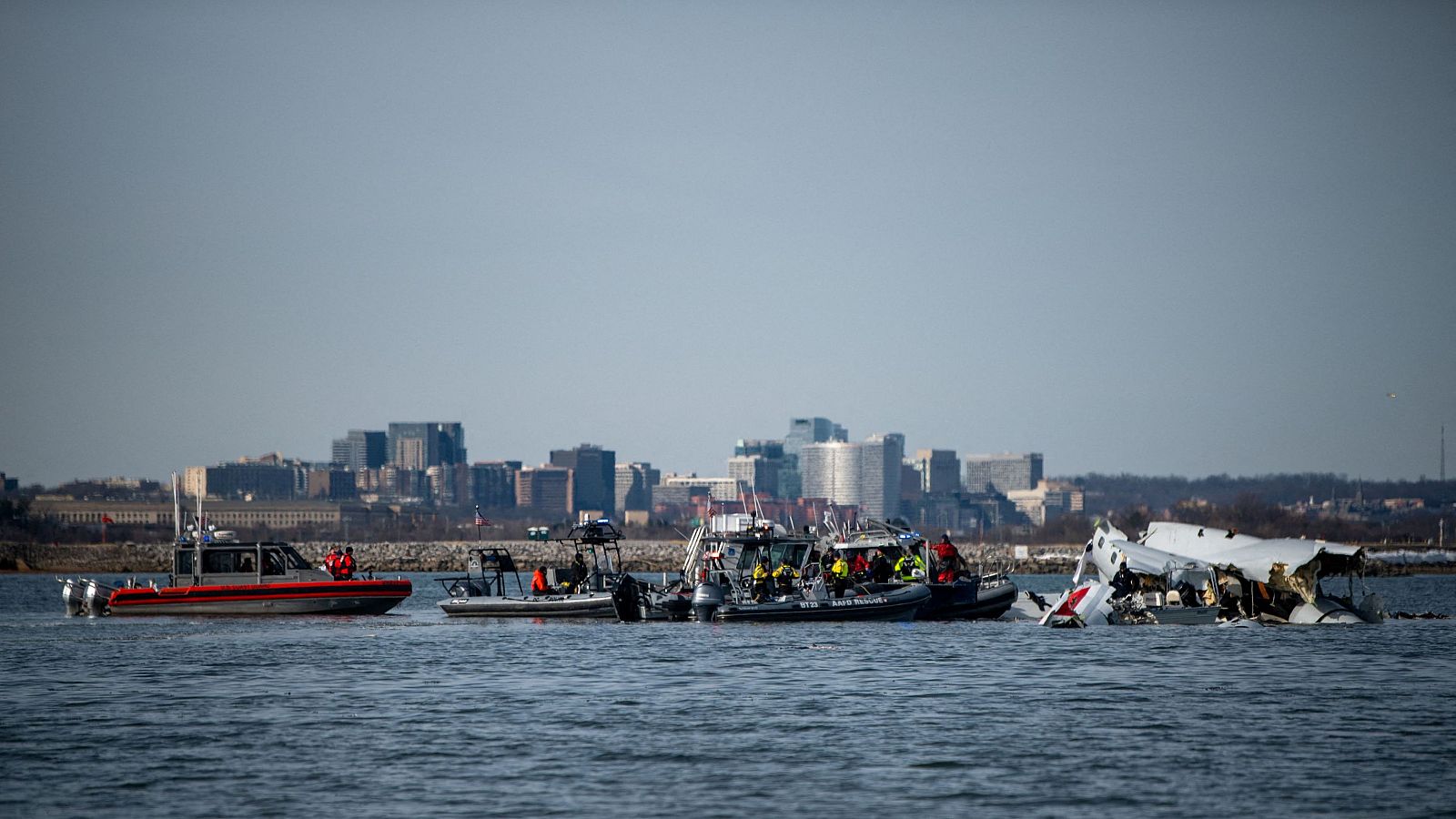 El helicóptero implicado en el accidente aéreo de Washington volaba a máxima altura