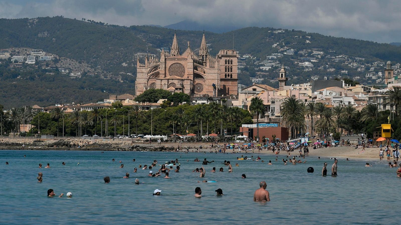 España recibió a 93,8 millones de turistas extranjeros en 2024, un 10,1% más que el año anterior