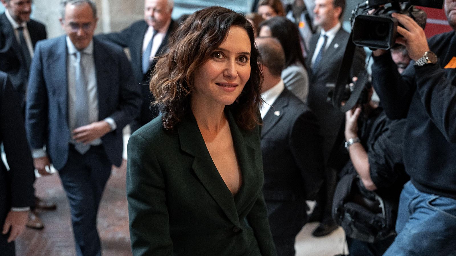 La presidenta de la Comunidad de Madrid, Isabel Díaz Ayuso, durante un encuentro