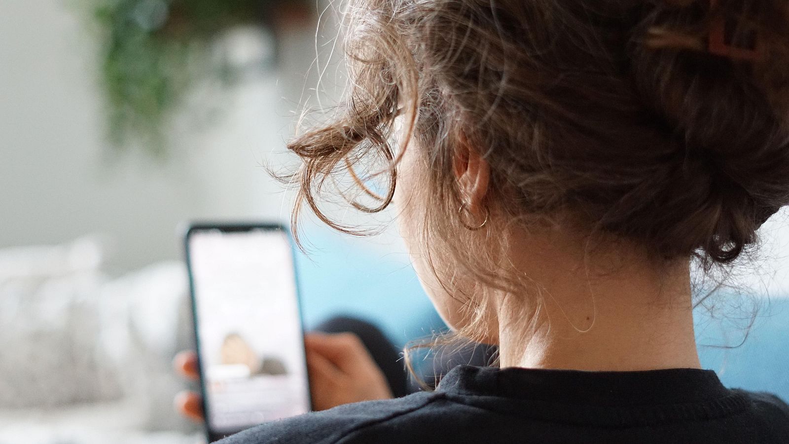 Autopercepción de las mujeres jóvenes en los entornos digitales