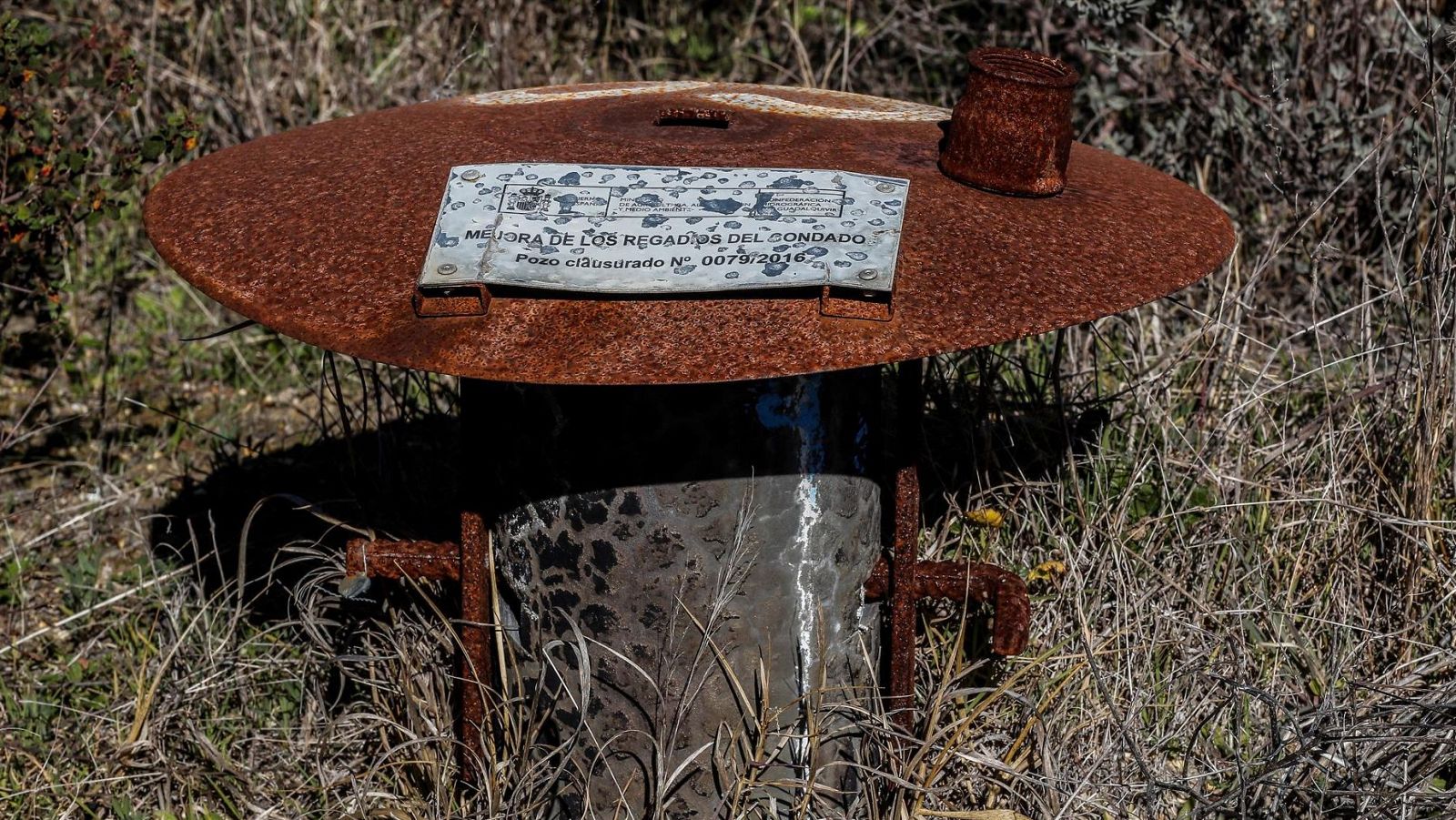Pozo ilegal clausurado en la demarcación del Parque Nacional de Doñana.