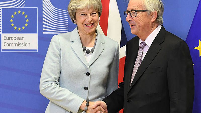 Londres y Bruselas logran un acuerdo sobre el 'Brexit' que abre la negociación de la futura relación entre Reino Unido y la UE