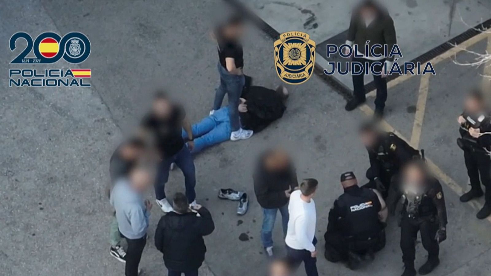 Momento de la detención de 'El Ruso' y Mark Cameron en la gasolinera de Alicante