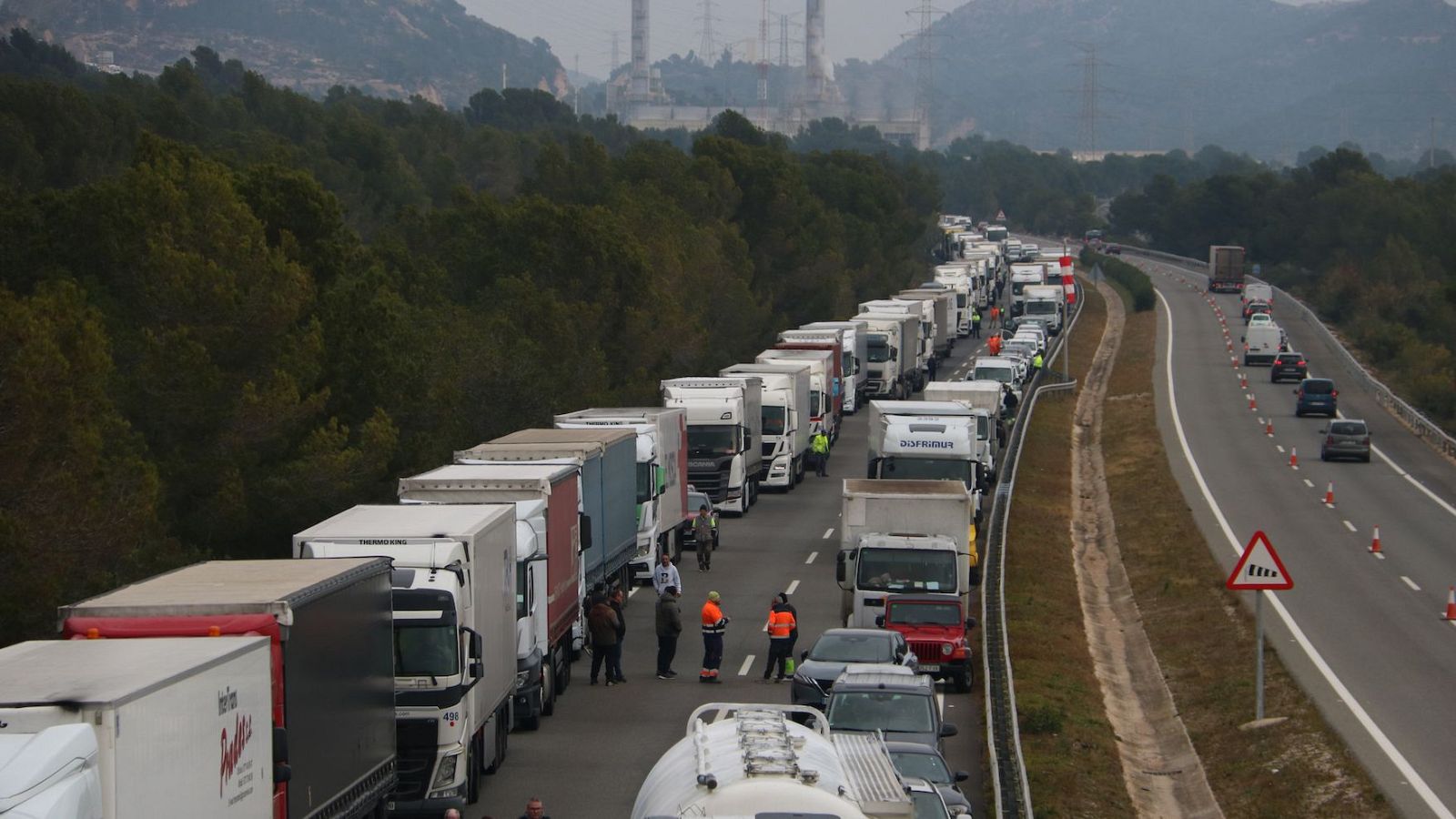 Retencions quilomètriques a l'AP-7 per un accident a l'Hospitalet de l'Infant