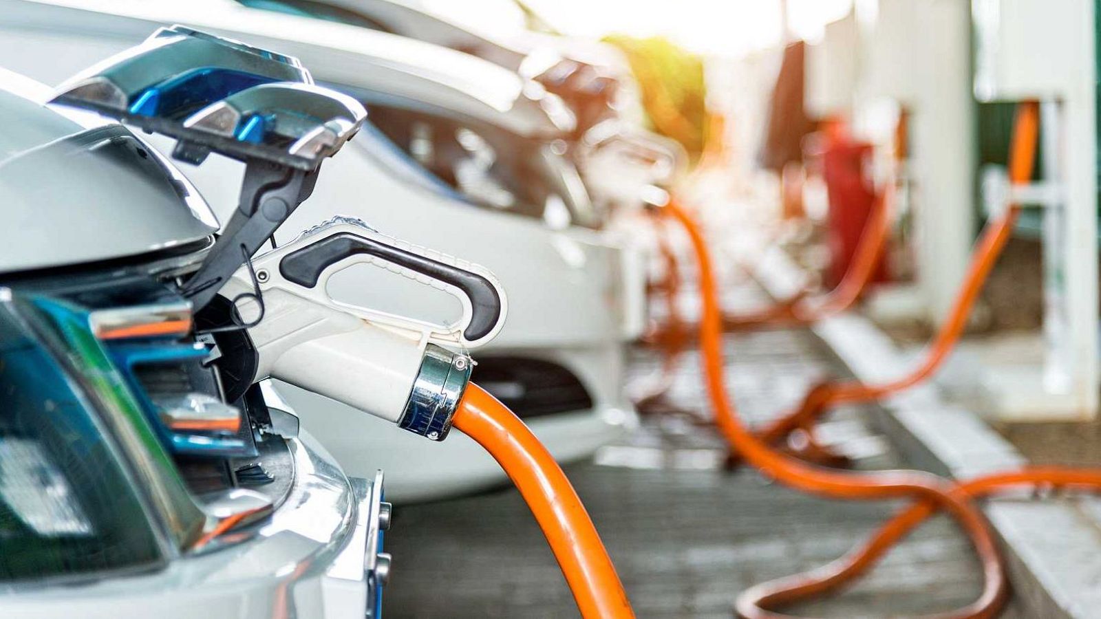 La Generalitat impulsa un nou pla d'impuls del cotxe elèctric amb especial atenció als punts de recàrrega