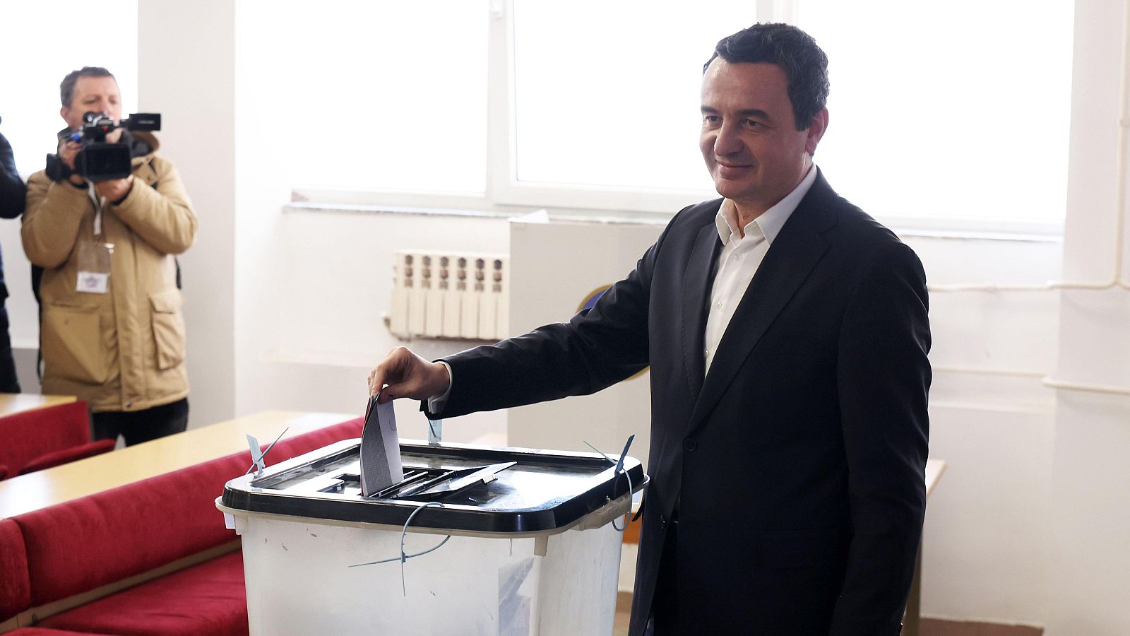 El partido del primer ministro Kurti gana las elecciones generales de Kosovo