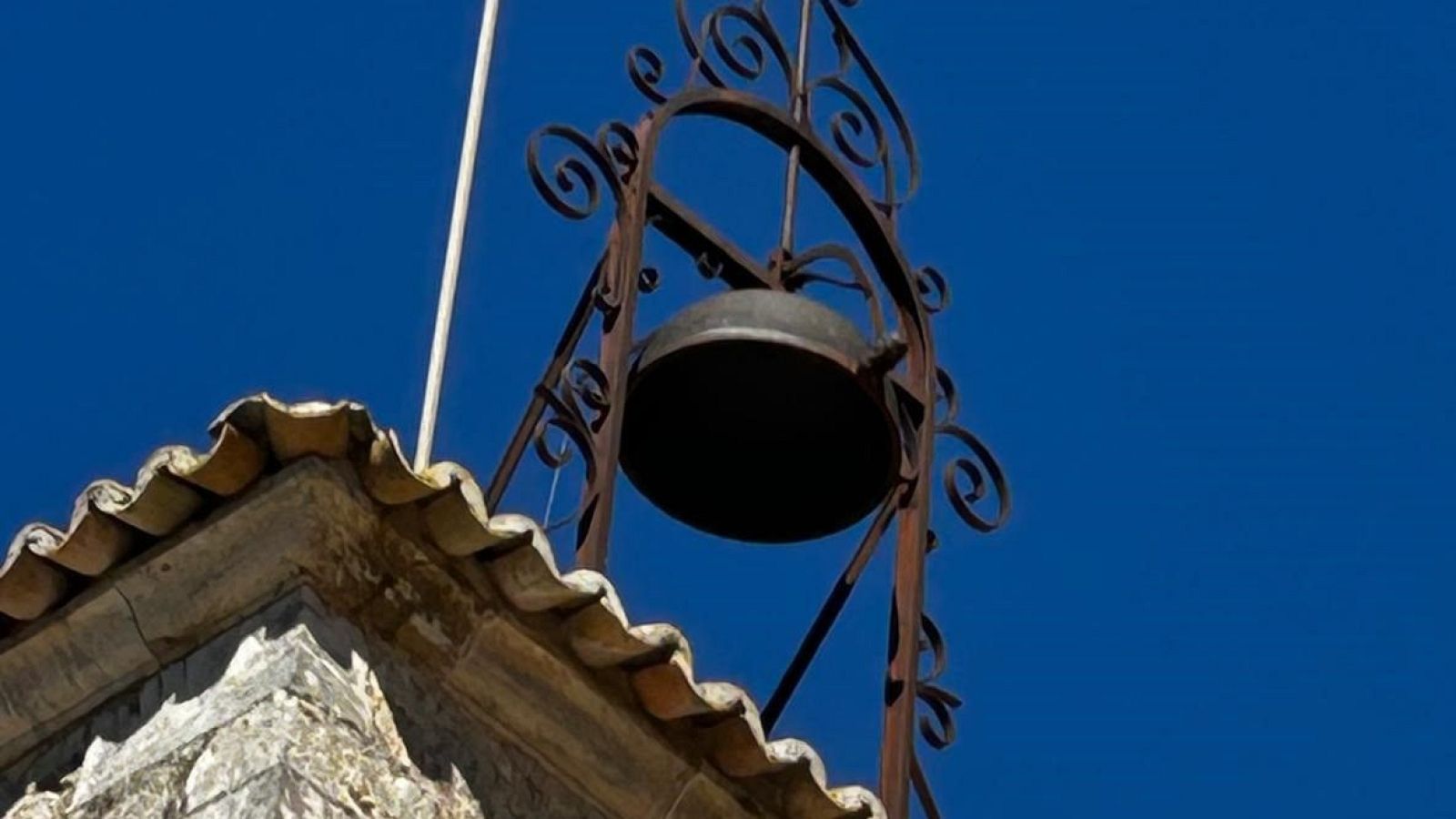 Campana de Casasana, pedanía de Pareja, en Guadalajara