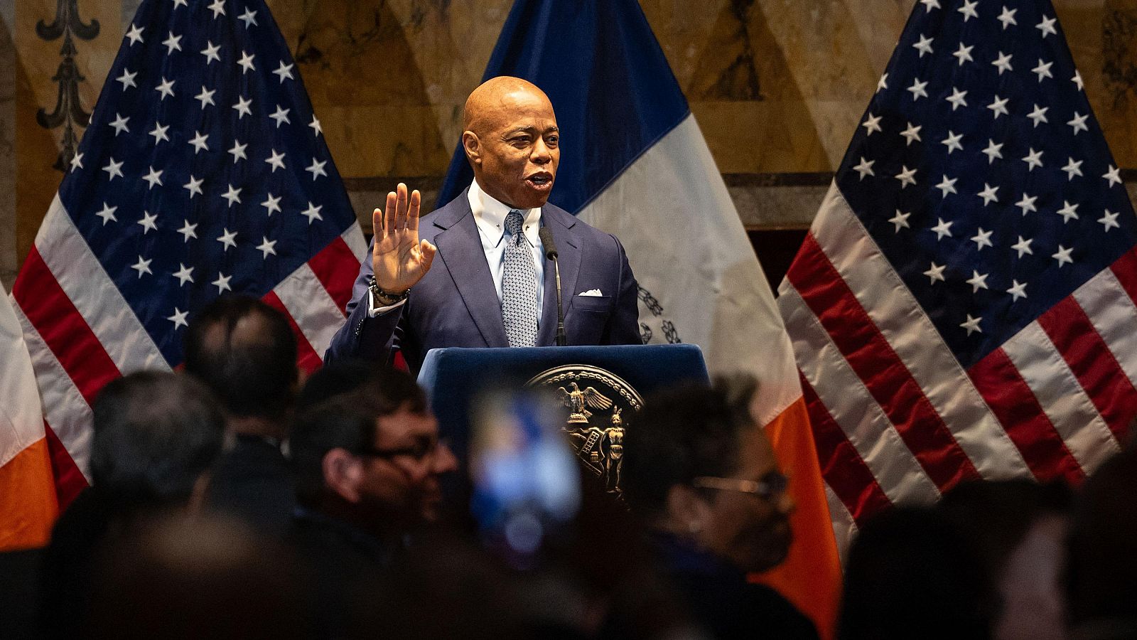 El alcalde de Nueva York, Eric Adams, en la Biblioteca Pública de la ciudad