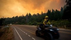 Una ola de incendios forestales en la Patagonia argentina deja un muerto y arrasa ya más de 37.000 hectáreas