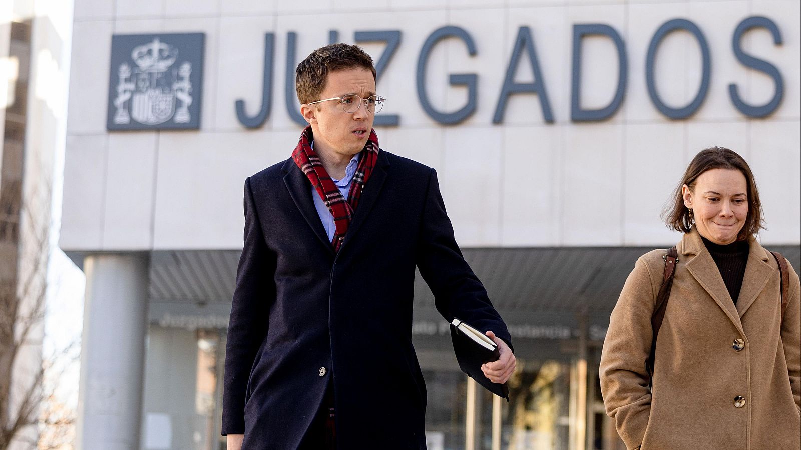 Errejón saliendo del juzgado tras prestar declaración el pasado enero